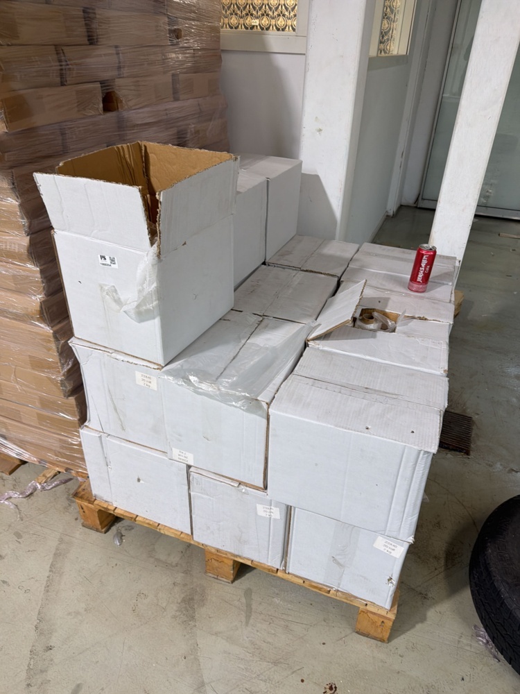 1566354-1 Pall med plastpåsar – 22 kartonger