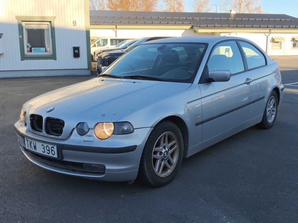 1581747-1 BMW 316ti Compact 116hk -2002 (reparationsobjekt)