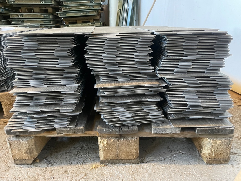 1593847-2 Plast- & vinylgolv - 2021 - 378 st - 1325 × 200 mm, ca 100 m2