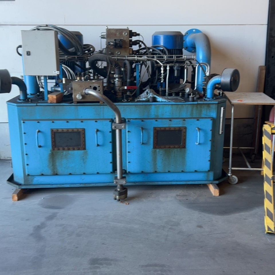 1540057-1 Hydraulic pump unit with tank - 45 kW / 1,600 liters