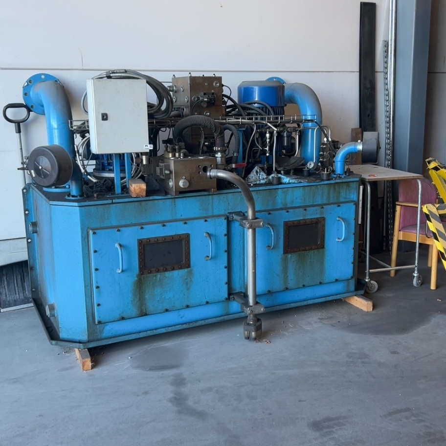 1540057-2 Hydraulic pump unit with tank - 45 kW / 1,600 liters