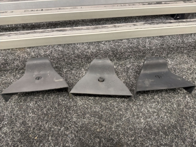 1595975-7 3 st Takräcken