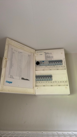 1593849-2 Elcentral Hager - 7 st - B:250 mm H:380 mm