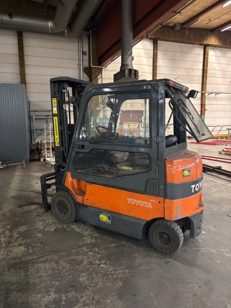 1536111-2 Motviktstruck med tillbehör - Toyota 7FBMF35