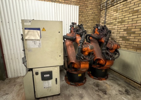 Industrirobotar 2 st, med tillbehör - KUKA