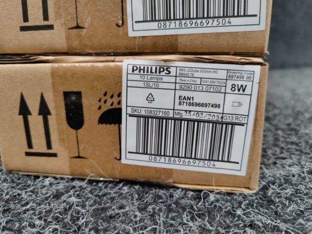 1595992-5 40 st LED-lysrör Philips MAS LEDtube 600mm HO 8W840 T8 8W