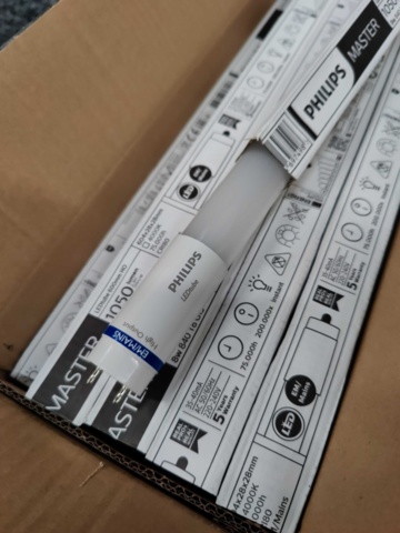 1595995-7 40 st LED-lysrör Philips MAS LEDtube 600mm HO 8W840 T8 8W