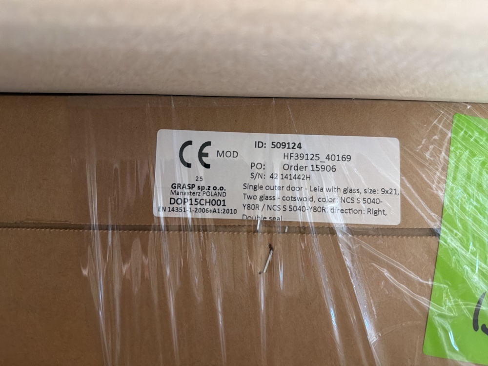 1592844-2 Ytterdörr Leia, 9x21 Högerhängd