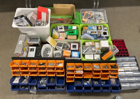 Parti med infästningsmaterial och förbrukningsmaterial