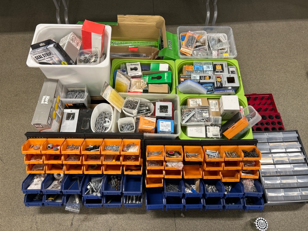 1546315-1 Parti med infästningsmaterial och förbrukningsmaterial