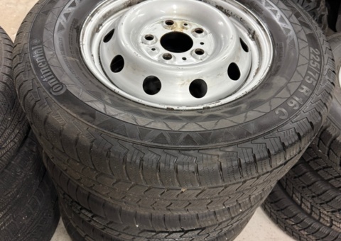 4 st Continental Vanco Winter 2 M+S 225/75 R16.