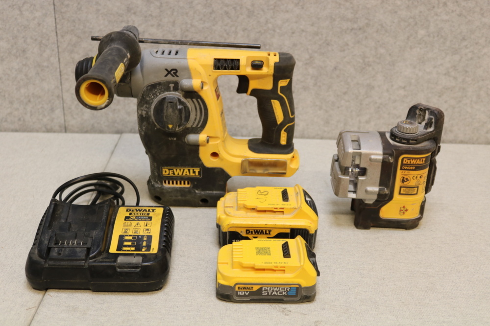 1515259-2 DeWalt package