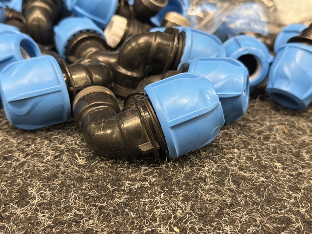 1596167-2 83 pcs Angle couplings Georg Fischer