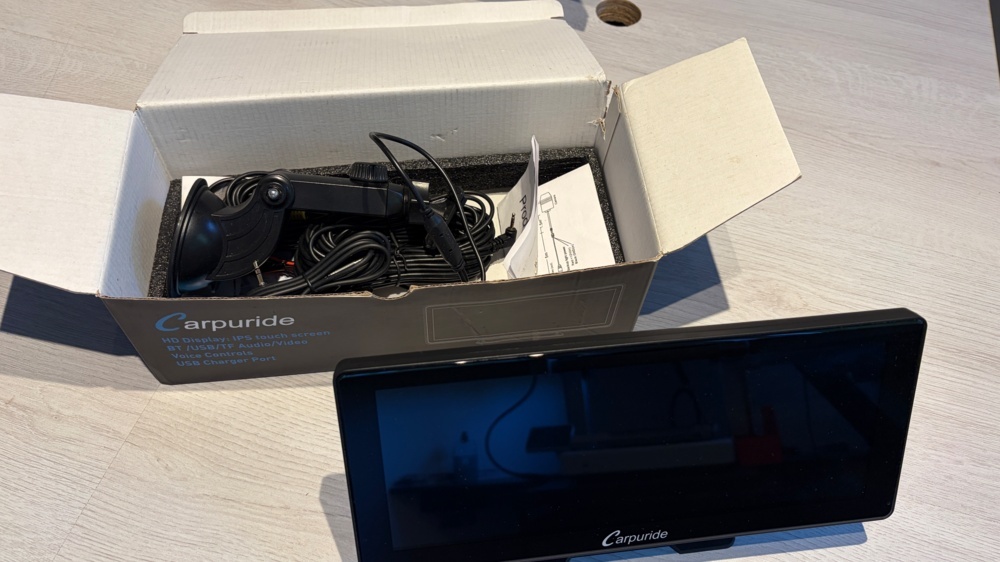 1595335-2 Miscellaneous tech gadgets