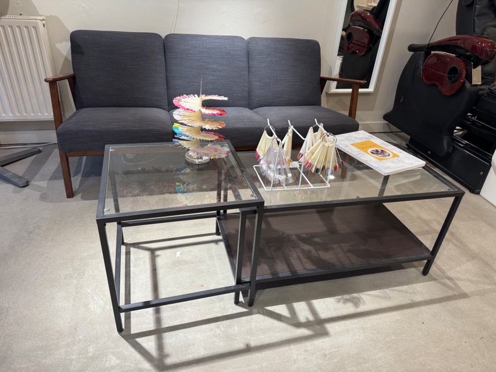 1406131-1 Soffa, soffbord och pall – Möblemang
