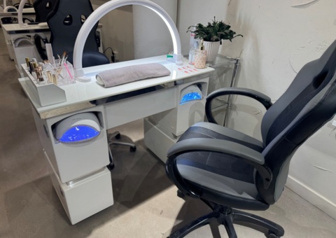 Behandlingsstation för nagelvård – med UV/LED-lampa och stol
