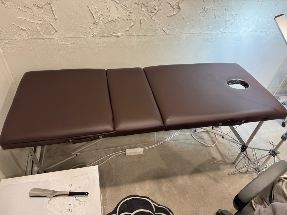1406146-2 Massagebänk med lampa – Glamcor Professional