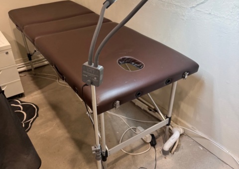 Massagebänk med lampa – Glamcor Professional