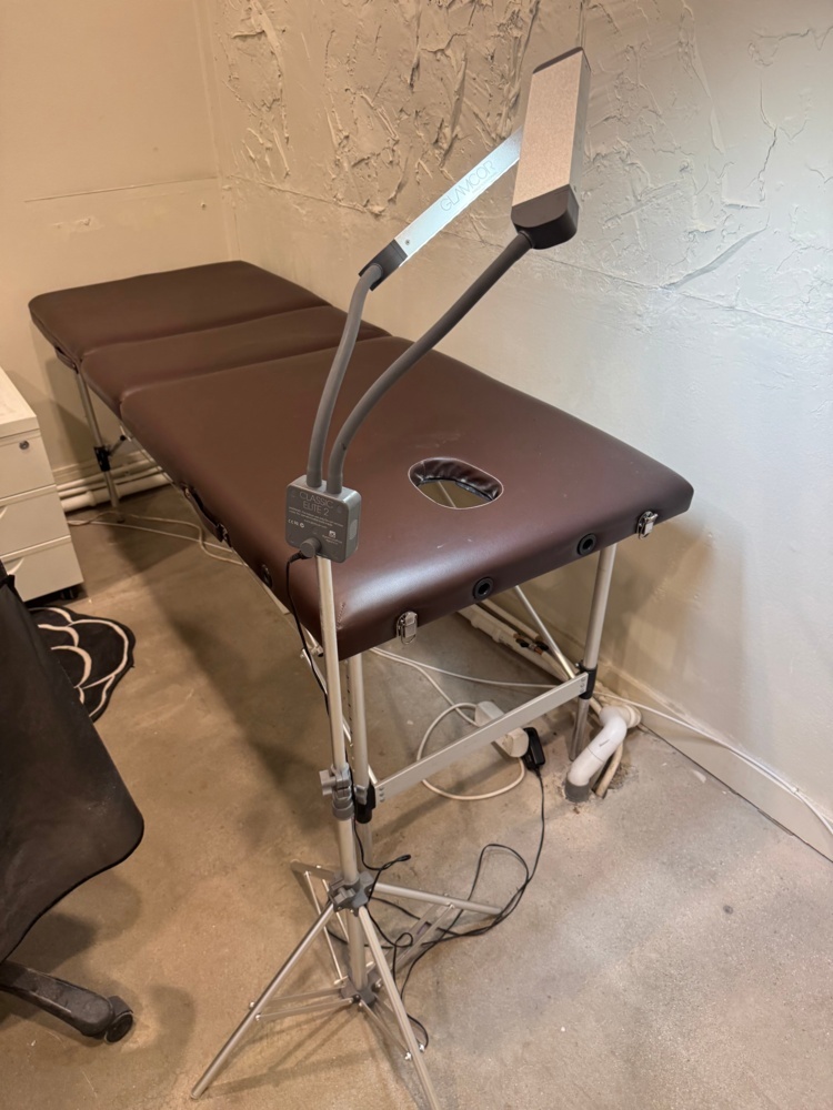 1406146-1 Massagebänk med lampa – Glamcor Professional