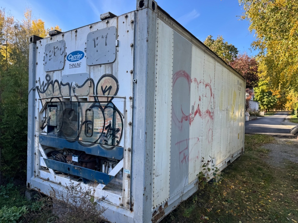 1405695-2 20-fots fryscontainer – Isolerad container