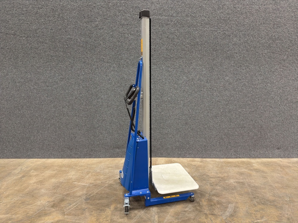 1593914-2 Battery-powered stacker LEVER 200 kg