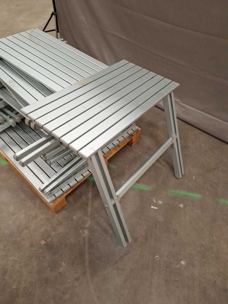 1596056-2 Fällbord, 11 st - silverfärgade, ribbad skiva