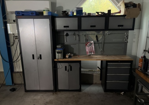 Workshop station with workbench, cabinets etc. - Pela