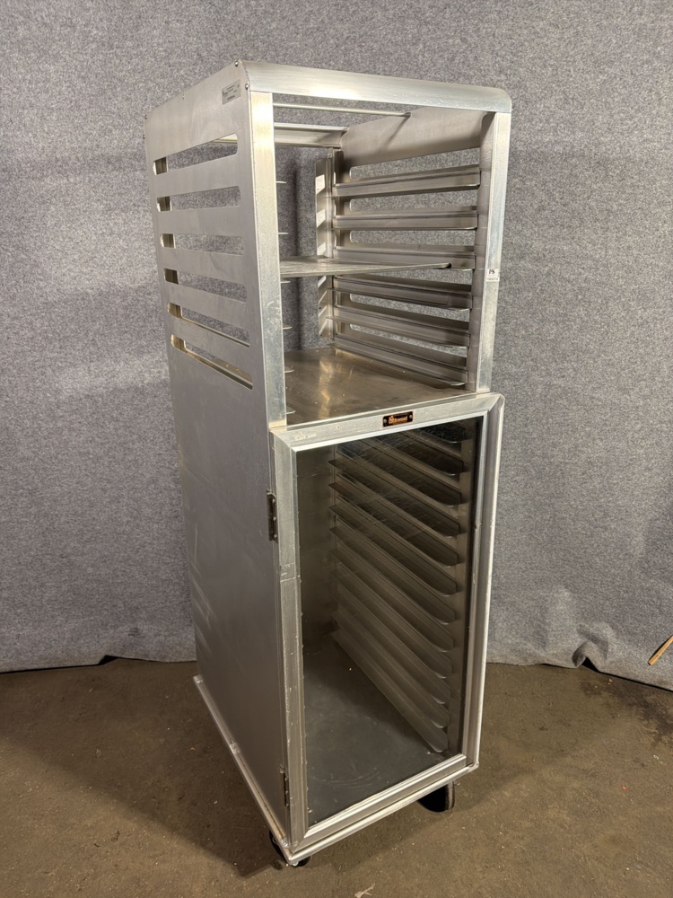 1566374-1 Baking tray trolley with door - Lockwood