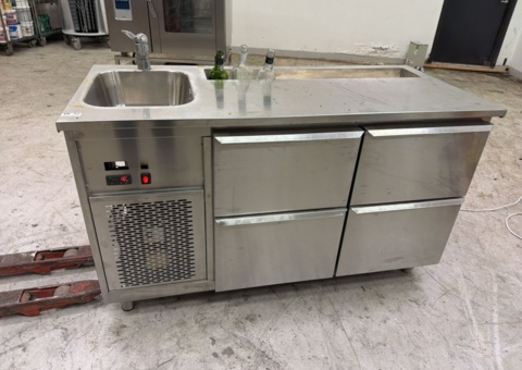 Refrigerated counter with cooling channel, sink and mixer