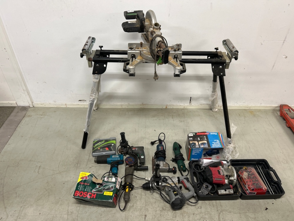 1558634-1 Small batch of home tools