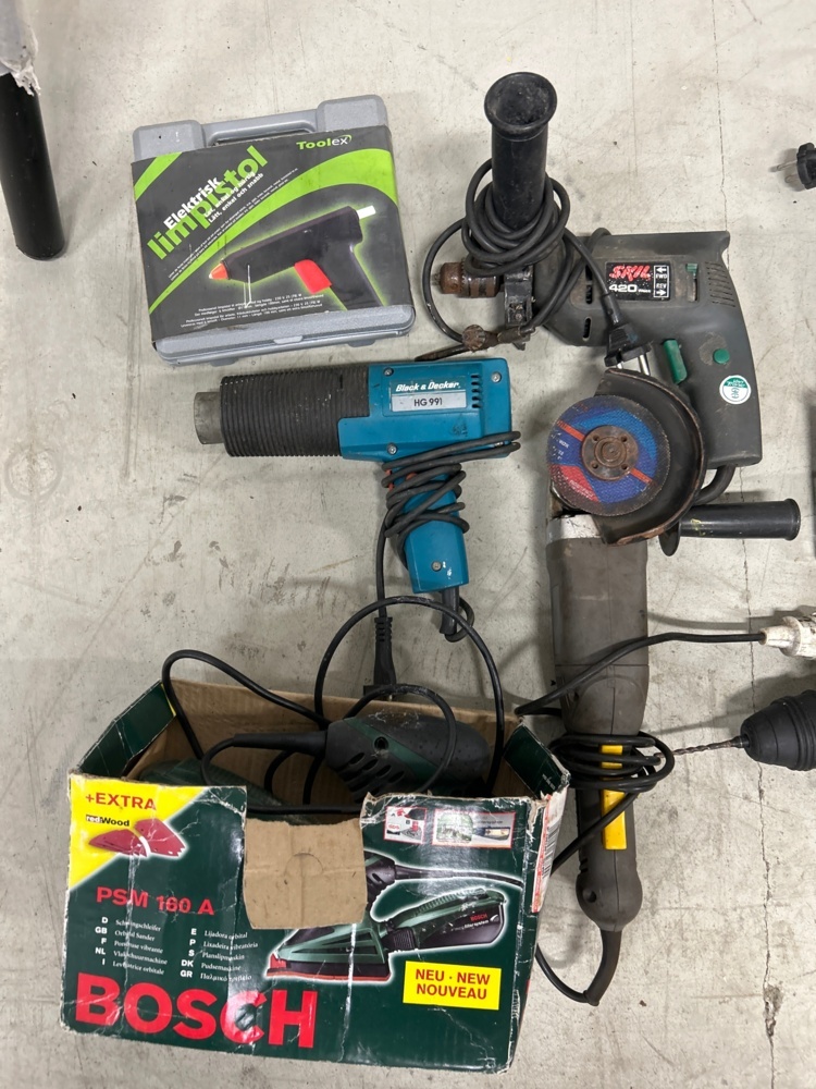 1558634-2 Small batch of home tools