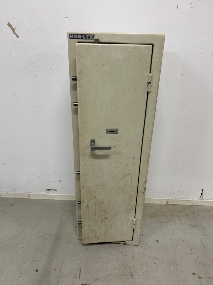 1558641-1 Gun cabinet Norlyx 6SS