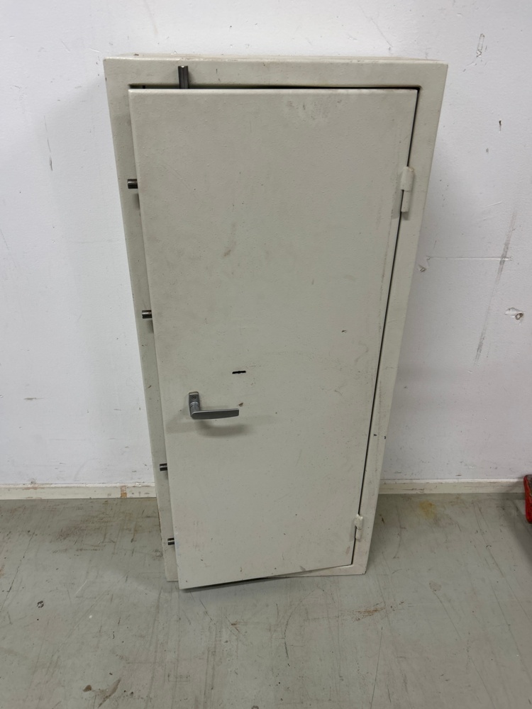 1558640-1 Gun cabinet Norlyx 70