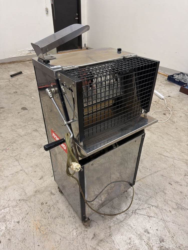 1566386-1 Bread slicer - Mono Equipment