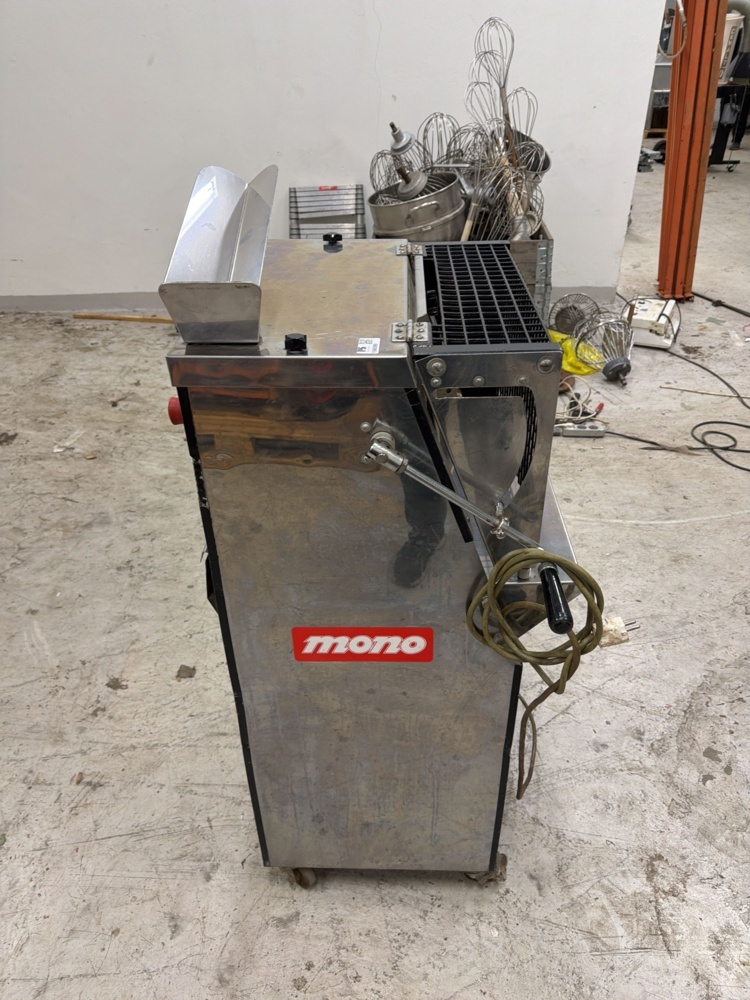 1566386-2 Bread slicer - Mono Equipment