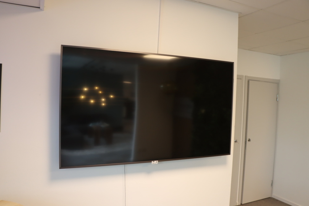 1296171-1 TV Samsung 65 tum QB65H