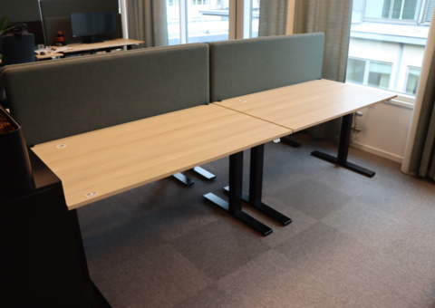 2 st höj/sänkbara skrivbord 140x80 Kinnarps