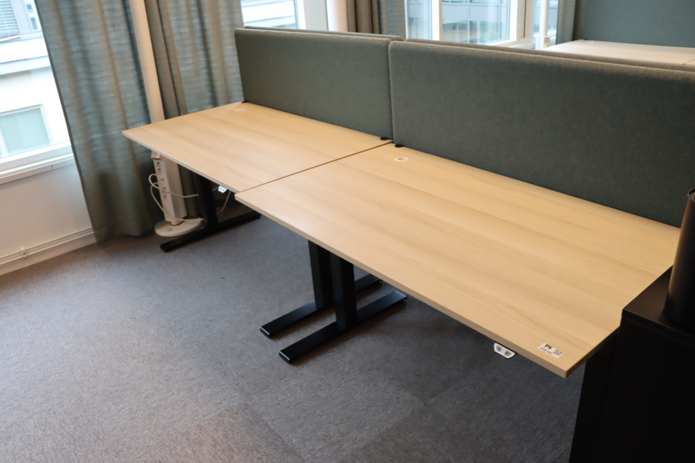 1296185-1 2 st höj/sänkbara skrivbord 140x80 Kinnarps