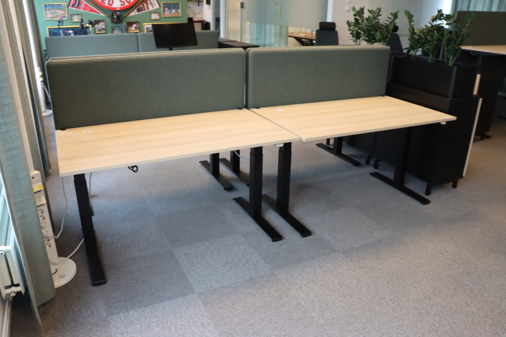1296185-2 2 st höj/sänkbara skrivbord 140x80 Kinnarps