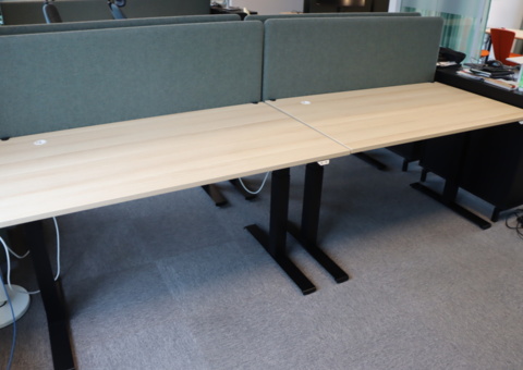 2 st höj/sänkbara skrivbord 140x80 Kinnarps