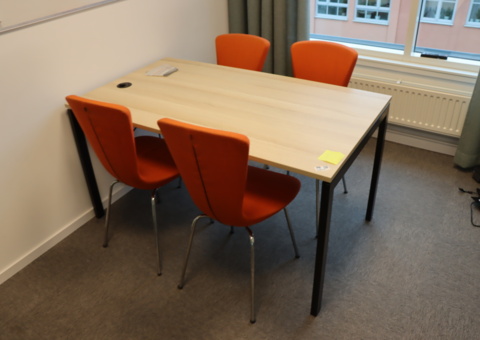 Bord Kinnarps med 4 st stol Variér