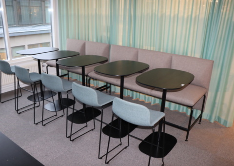 5 st bord, 5 st barstol, 2 st soffa