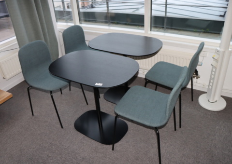 2 st bord, 4 st stol