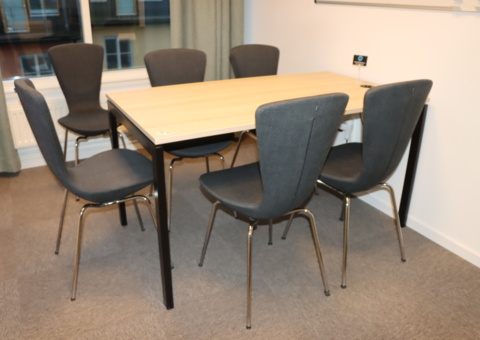 Bord Kinnarps med 6 st stolar Variér