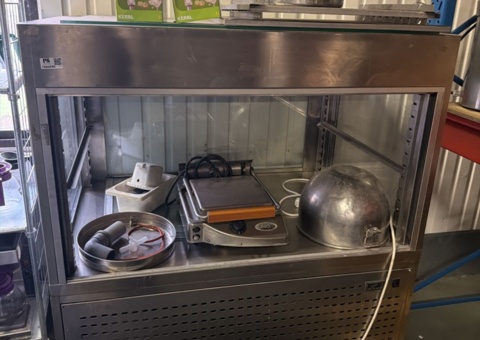 Displaymonter på hjul med klämgrill - Unox