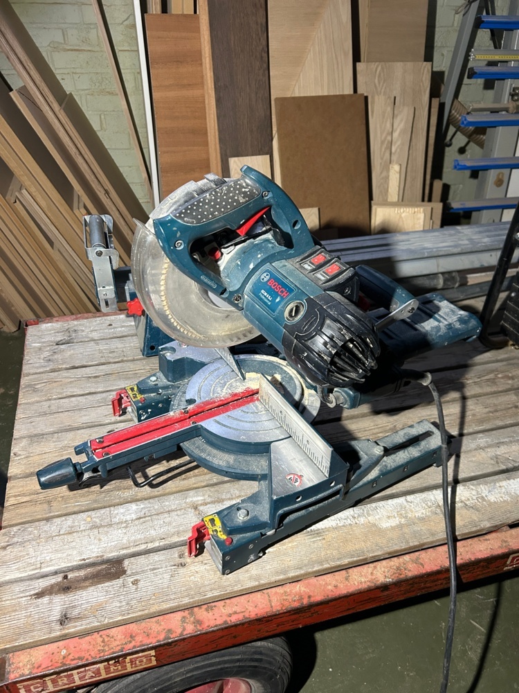 1574851-1 Miter saw with stand - Bosch GCM 8 SJ -2011