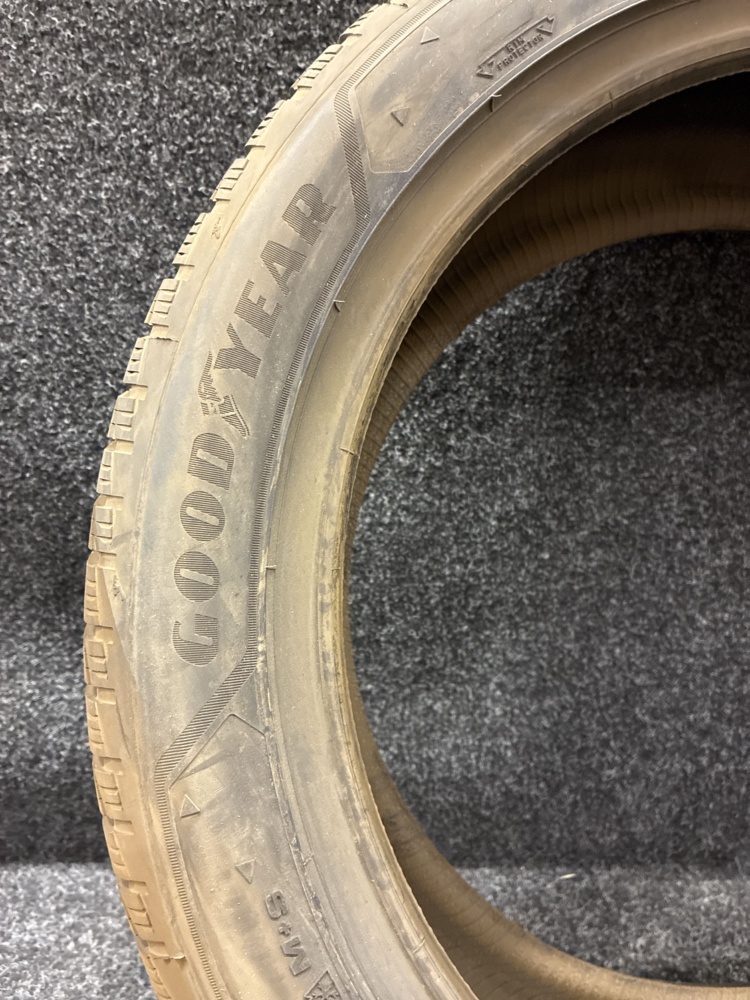 1597146-2 1 winter tire Goodyear UltraGrip Performance 245/45R19 102V XL