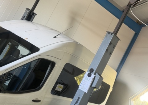Two-post lift 4.2 tons