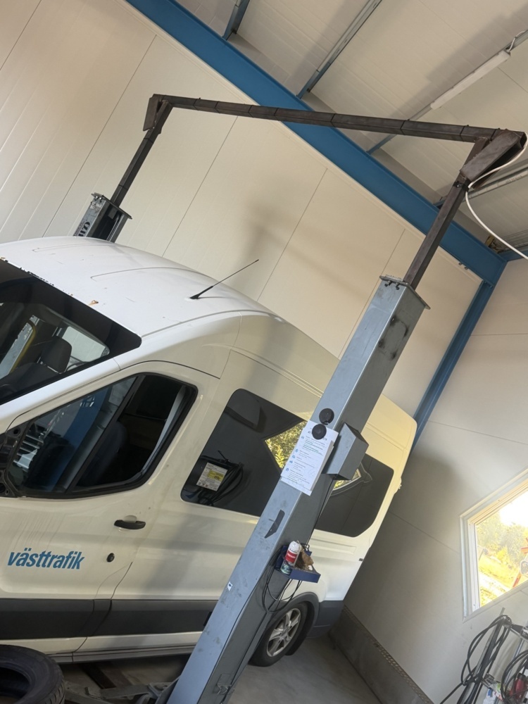 1576465-1 Two-post lift 4.2 tons