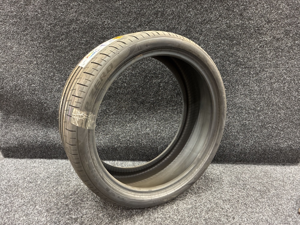 1597150-1 1 pc Summer tire Pirelli P Zero (PZ4) 275/35R22 XL